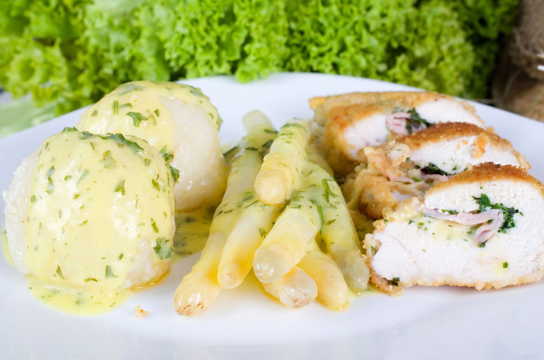 Kartoffeln mit Spargel und Kräutercrème - Spargel- und Beerenhof Heuer